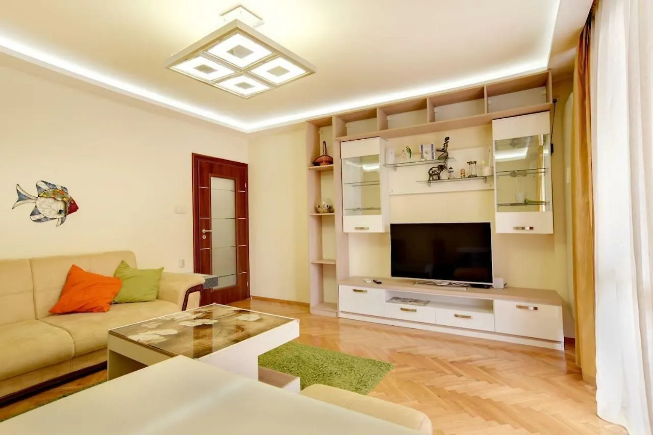 Spacious And Stylish Apartment In The Heart Of Sofia Plus Parking Βουλγαρία